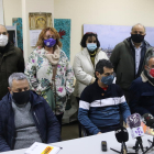Pla mitjà de representants veïnals i sindicals, en la roda de premsa de presentació de la concentració del proper 14 de gener per demanar més seguretat a la petroquímica.