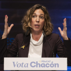 Imagen de la candidata del PDeCAT a las elecciones, Àngels Chacón, en un acto de la formación a El Prat del Llobregat.
