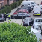 Captura del vídeo d'un testimoni, quan la Guàrdia Urbana identificava el vehicle sostret.