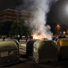 Algunos contenedores quemando durante las protestas por Hasél que tuvieron lugar el pasado febrero.