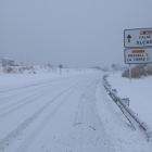 La carretera d'accés a Falset completament nevada.