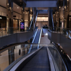 Las escaleras mecánicas vacías del centro comercial Parc Central de Tarragona