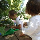 Imagen de archivo de dos niños en uno de los Jardines de Infancia Municipal de la ciudad.