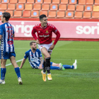 Gerard Oliva celebrant el gol davant l'Alcoyano.