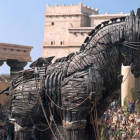 Fotograma de la pel·lícula Troya, on surt representat el mític cavall de Troia.