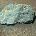 Imatge de la roca verda trobada pel Perseverance a Mart.