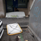 Imagen del sin techo de la calle Alguer, donde defeca y orina, creando una situación de insalubridad.