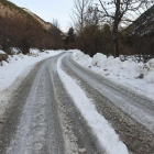 Una via afecta pel gel i la neu del temporal Filomena.
