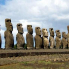 Las famosas estatuas moai de la Isla de Pascua.
