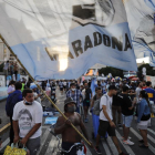 Seguidors de Diego Armando Maradona participen en una manifestació on demanen justícia per la mort de l'astre argentí.