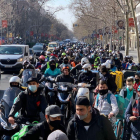 Imatge de la manifestació de repartidors contra la llei rider passant per la Gran Via de Barcelona, el 4 de febrer del 2021.