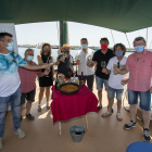 Impulsores y participantes del proyecto 'Wines & Sea' este martes a bordo del Karya.