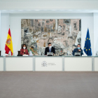 El presidente del gobierno español, Pedro Sánchez, y de los cuatro vicepresidentes a la reunión extraordinaria del Consejo de Ministros para aprobar el fondo de 11.000 MEUR para el tejido empresarial.
