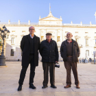 El fotógrafo Josep Ferrer, en el centro, acompañado de Ramon Giner y Rafael Vidal.