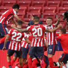 Jugadores del Atlético de Madrid celebrando el gol de Suérez que les daba la victoria este domingo.