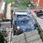 Imatge del sostre de la nau incendiada.