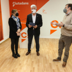 Matías Alonso, siguiendo el escrutinio de los comicios catalanes celebrados ayer desde la sede de Cs.