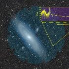 La galàxia d'Andròmeda (M31), amb l'instrument DESI representat per la superfície circular en verd pàl·lid superposat a la imatge.