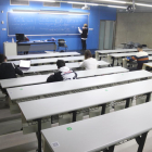 Una de las aulas de la facultad de Economía y Empresa de la URV, con alumnos de primero.