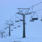 Pla de detall del telecadira de la zona de Bonaigua a l'estació d'esquí de Baqueira Beret