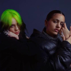 Rosalía y Billie Eilish en una imagen conjunta para presentar su colaboración 'Lo vas en olvidar'.