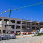 Imatge de l'estat de la construcció del nou centre educatiu de la Generalitat al barri de Llevant.