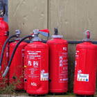 Imagen de archivo de varios extintores.