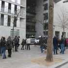 Imagen de la concentración delante de los juzgados de Girona.