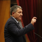 El conseller d'Interior, Miquel Sàmper, interviniendo en un pleno del Parlament.