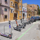 Imagen de un aparcamiento de vehículos de movilidad personal en la Parte Alta de Tarragona.