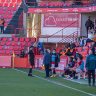 El árbitro muestra la cartulina roja a Brugui al final del Nàstic-Espanyol B.