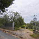 Imagen de uno de los dos accesos al camino de las Coves del Llorito que fue cerrado unilateralmente por un vecino ahora hace quince años.