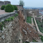 El muro de la Seu Vella de Lleida con una parte hundida.