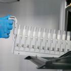 Provetes per als test PCR en un laboratori d'anàlisi.