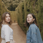 Fotograma del videoclip de la canción, que fue grabado en el Laberinto de Horta de Barcelona.