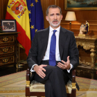 El rey de España, Felipe VI, durante el discurso de la nochebuena el 24 de diciembre del 2020. Plan|Plano tres cuartos.