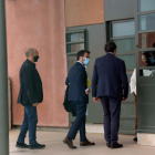 Aragonès entra a la presó de Lledoners acompanyat per Amand Calderó, director general de Presons.