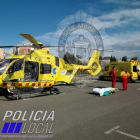 L'helicòpter del SEM a punt d'evacuar la víctima de l'accident.