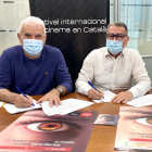 Antonio Barrero i Pere Virgili signant l'acord anual.