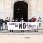 Els consellers de l'Ajuntament de Tarragona han participat en el minut de silenci.