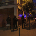 Els Mossos d'Esquadra, blindant el Banc Expropiat. Imatge del 25 de maig del 2016.