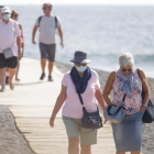 Turistas paseando por Tenerife.