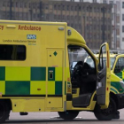 Una ambulancia del sistema de salud británico en Londres.