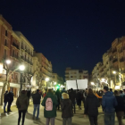 Manifestants dirigint-se cap a la plaça Imperial Tàrraco.