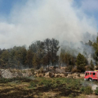 Imatge d'un dels flancs de l'incendi de vegetació am Iravet