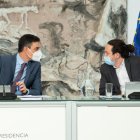 El president del govern espanyol, Pedro Sánchez, amb el vicepresident segon, Pablo Iglesias, en l'últim Consell de Ministres del líder de Podem.