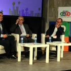 Els alcaldes de Lleida, Miquel Pueyo, i Tarragona, Pau Ricomà, moderats pel periodista Josep Ramon Correal durant les Jornades DAFO.