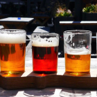 Imagen de archivo de diferentes cervezas.