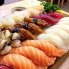 Imatge d'arxiu d'un plat de sushi.