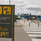 Imagen de archivo de una de las zonas de aparcamiento del aeropuerto de Reus, desde hace año y medio, gratuito.